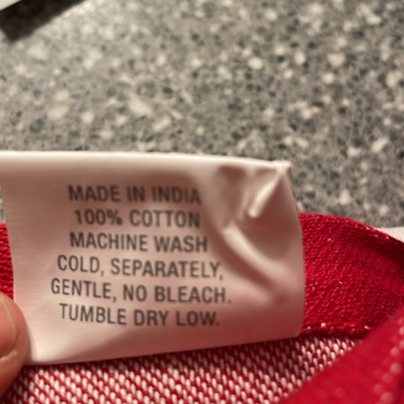 NWT Crate & Barrel Red/Star napkins great holiday! - Picture 5 of 5